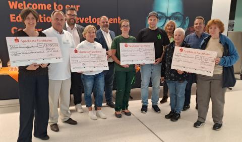 Siemensmitarbeiter spenden Zeit und Geld